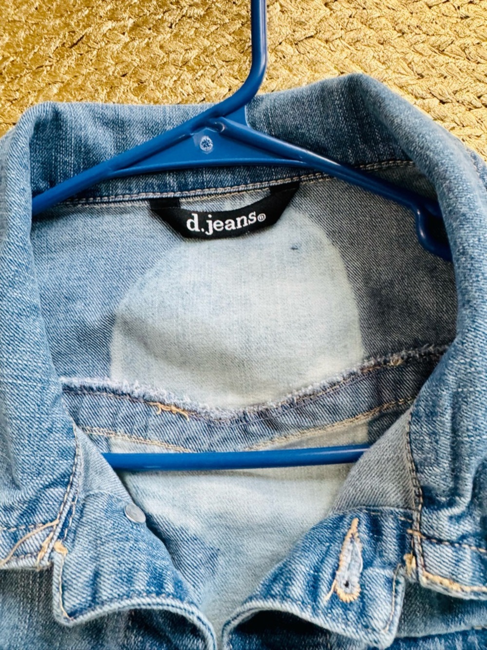 d. jeans Blue Denim Jacket with Hand-Painted Bee Graphic - Picture 7 of 8